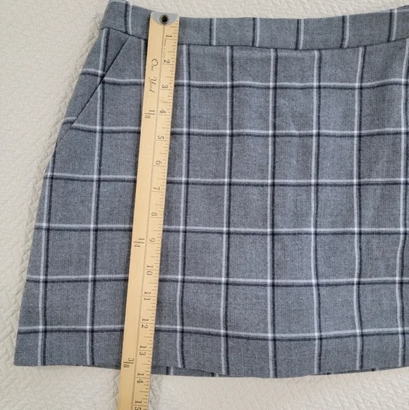 Forever 21 Gray Plaid Women's Skirt Size Small Built In Shorts Skort Mini - Picture 4 of 9